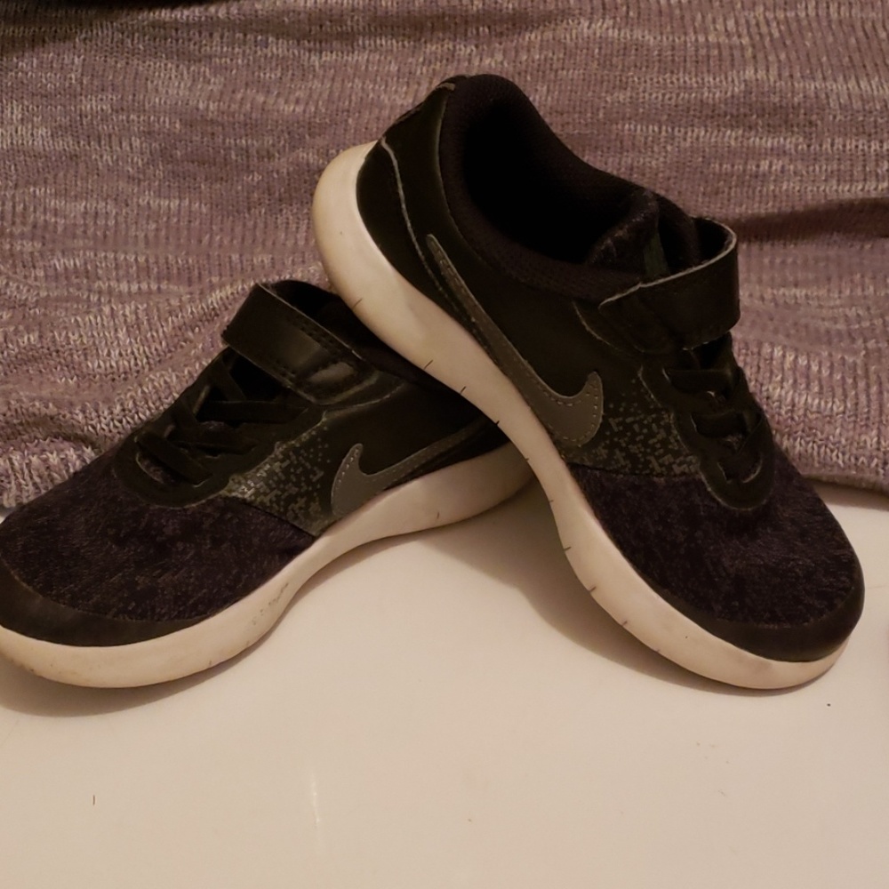 Little boy Nike shoes size 11